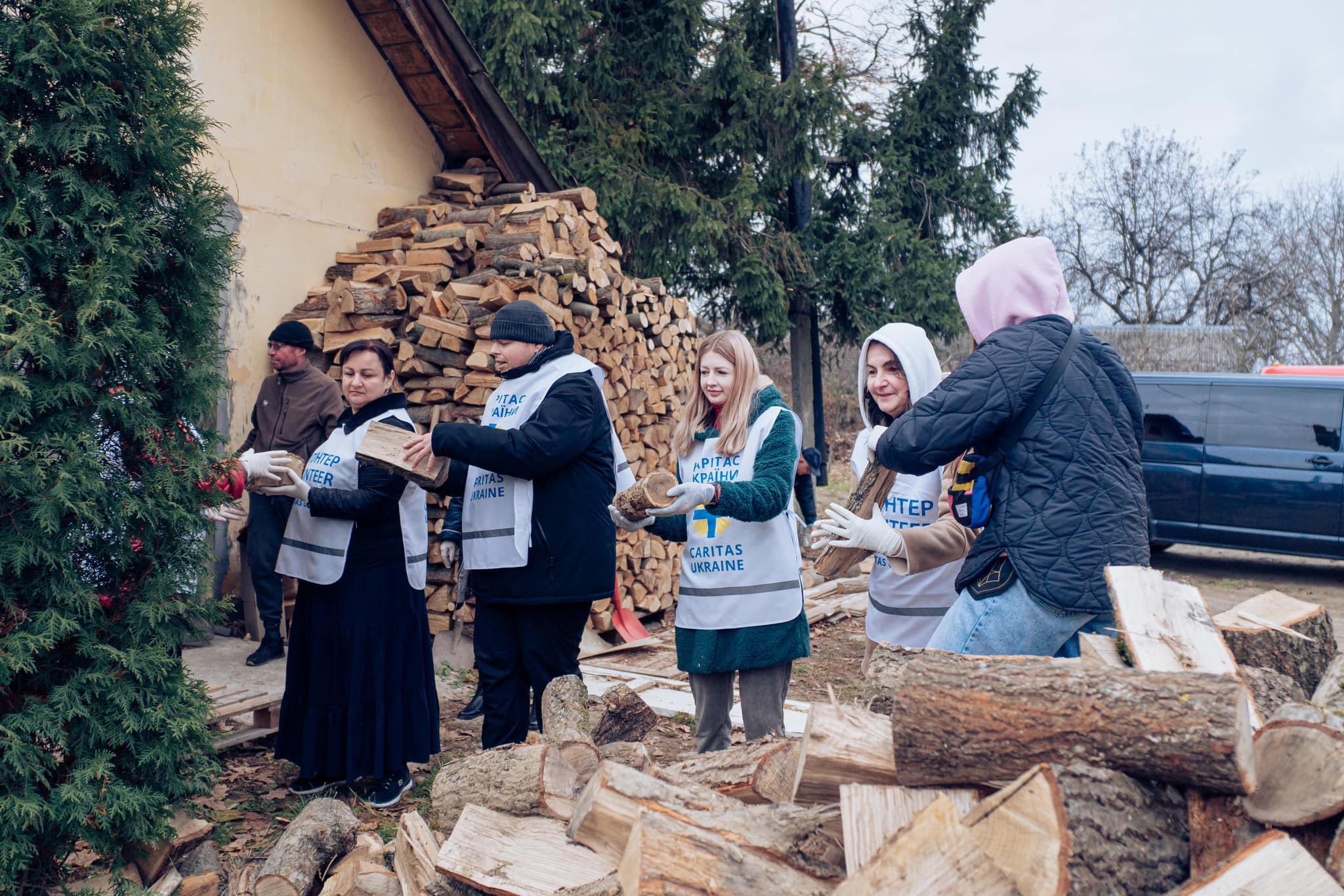 Обмін досвідом у Карітас Коломия між волонтерами інших Карітасів